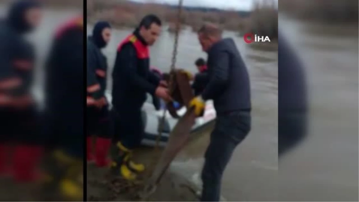 Son dakika haber | Sular yükselince oluşan adacıkta mahsur kalan şahıs kurtarıldı