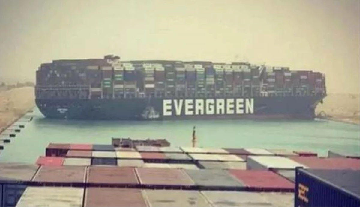 Süveyş Kanalı\'ndaki gemi krizi büyüyor! Günlük zarar 9,6 milyar doları buldu, geminin ikiye bölünmesi gündemde
