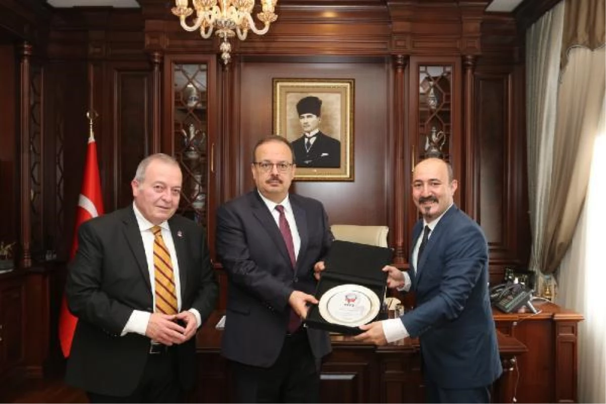TSYD Bursa yöneticilerinden Vali Yakup Canbolat\'a ziyaret