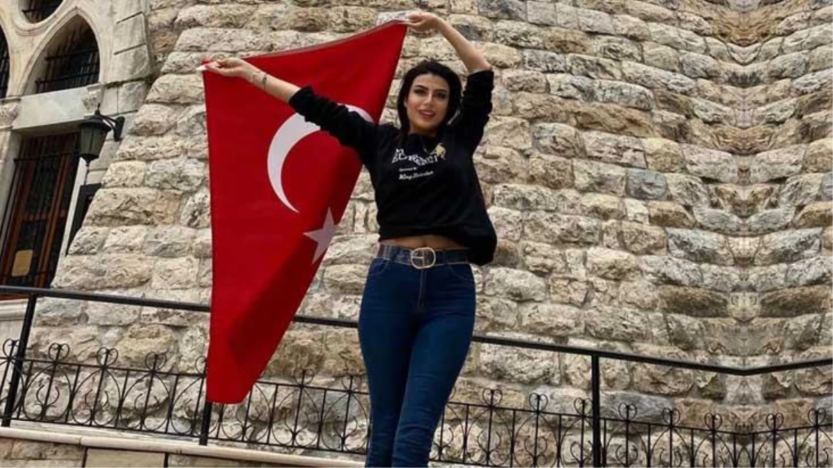 Türkiye\'yi temsil etmek için Beyrut\'a giden model Duygu Çakmak, yanında 100 kutu pişmaniye götürdü