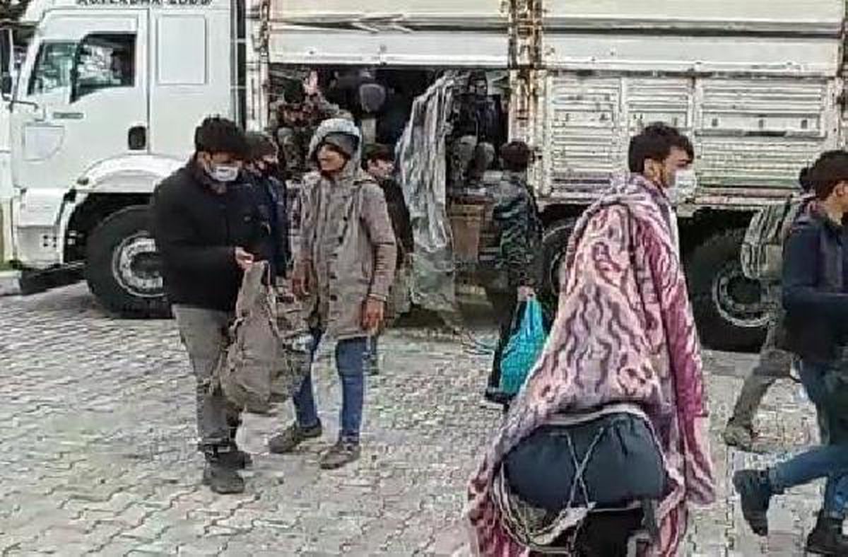 Van\'da kamyon kasasında 112 kaçak göçmen yakalandı