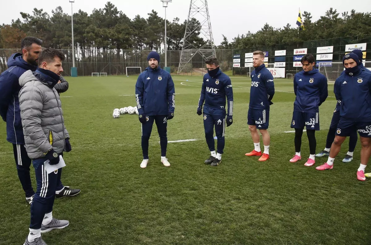 Fenerbahçe\'de yeni dönem! Emre Belözoğlu eşofmanları giydi, ilk taktikleri verdi!