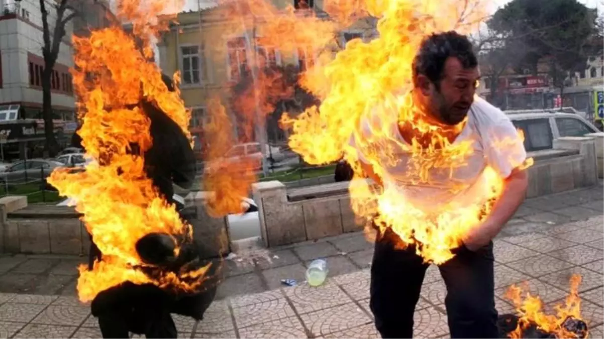 11 yıl önce Cumhuriyet Meydanı\'nda kendini yakan kişi konuştu: Ellerimde hala bir yanma hissi var