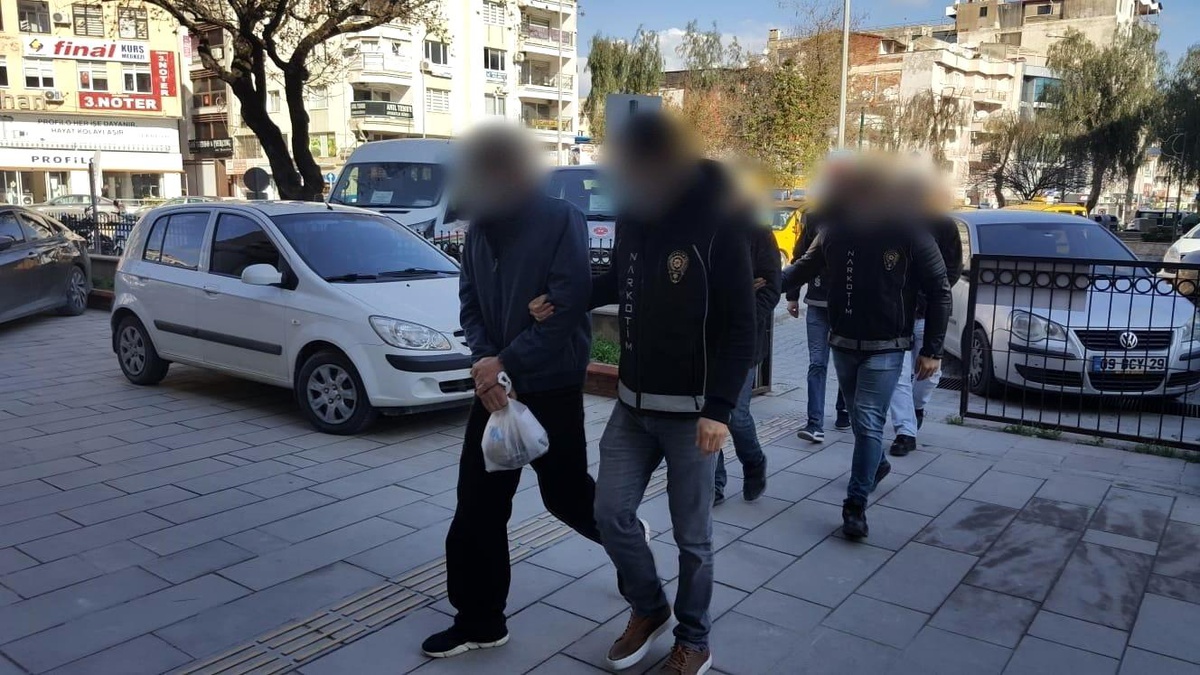 Son dakika haber! 2 ayrı adrese uyuşturucu operasyonu; 3 gözaltı