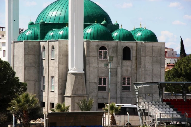 8 yıldır tamamlanamayan cami bölge halkını çileden çıkardı