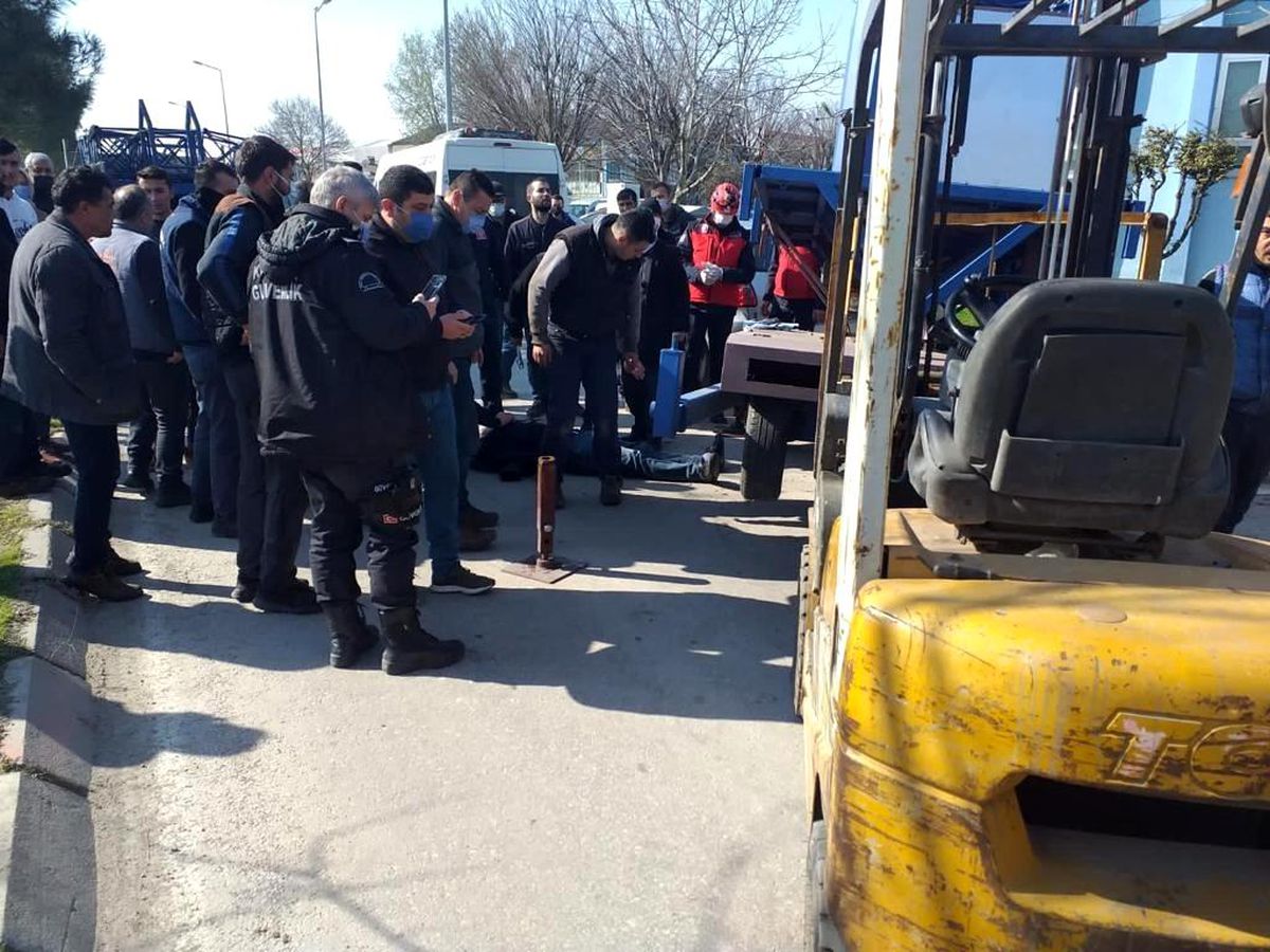 Balıkesir\'de 3 aracın karıştığı trafik kazasında: 1 yaralı
