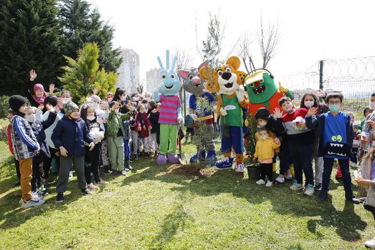 Son dakika haber | Başakşehir\'de fidanlar çocuklarla birlikte büyüyor