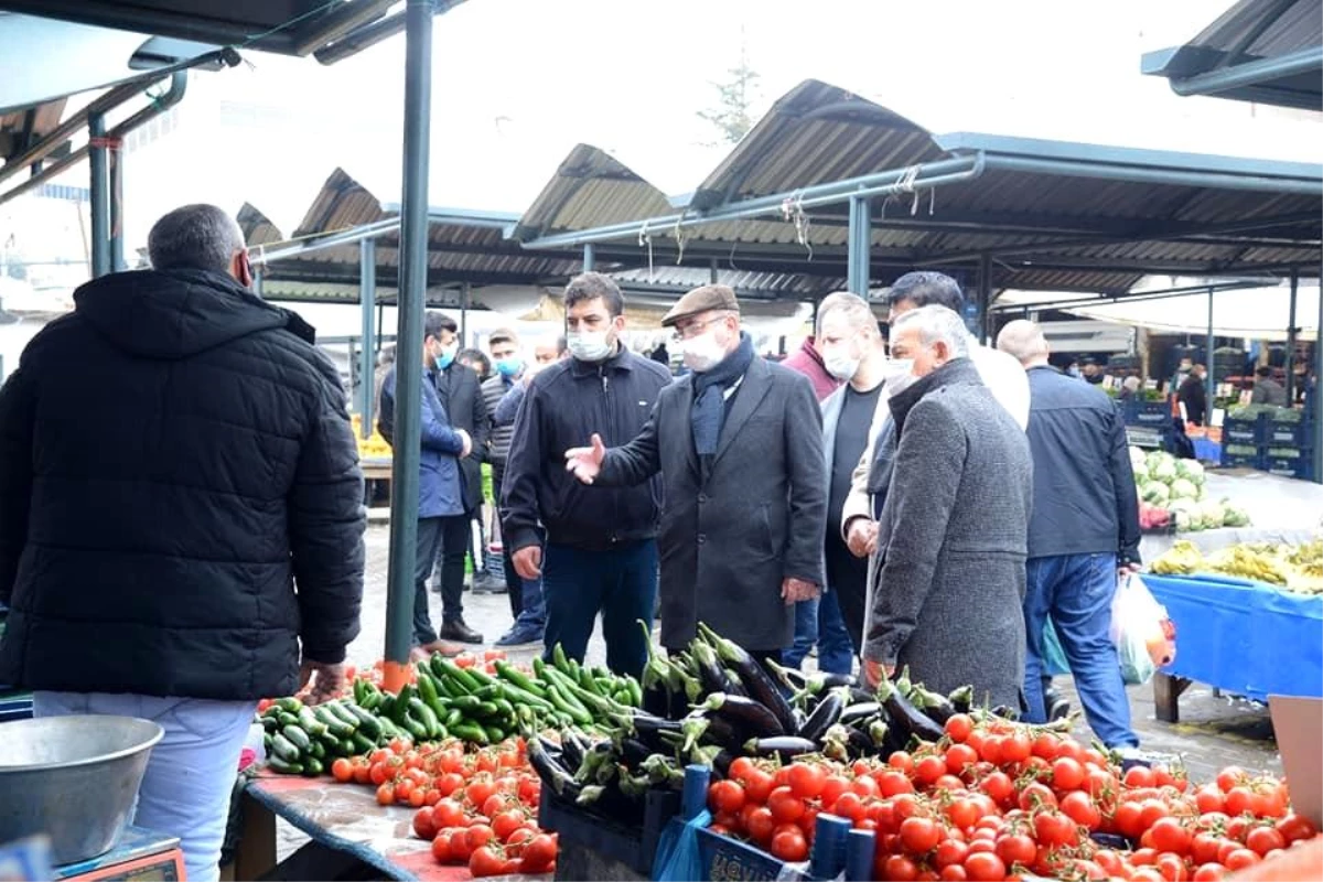 Belediye Başkanı Ekicioğlu, semt pazarı ve esnafların kandilini kutladı