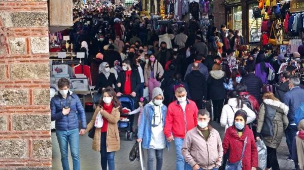 BURSA Bursa'nın sahil ve caddelerinde 'kısıtlamasız hafta sonu' kalabalığı