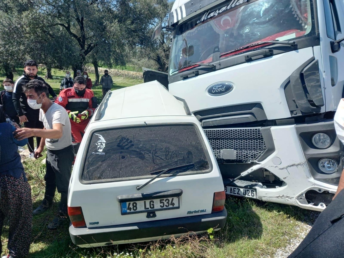 Çekici ile otomobil çarpıştı: 1 yaralı