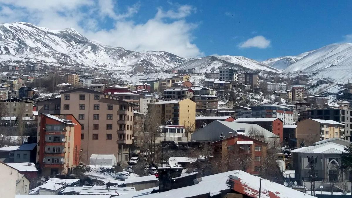 Hakkari\'de 36 yerleşim yerinin yolu ulaşıma kapandı