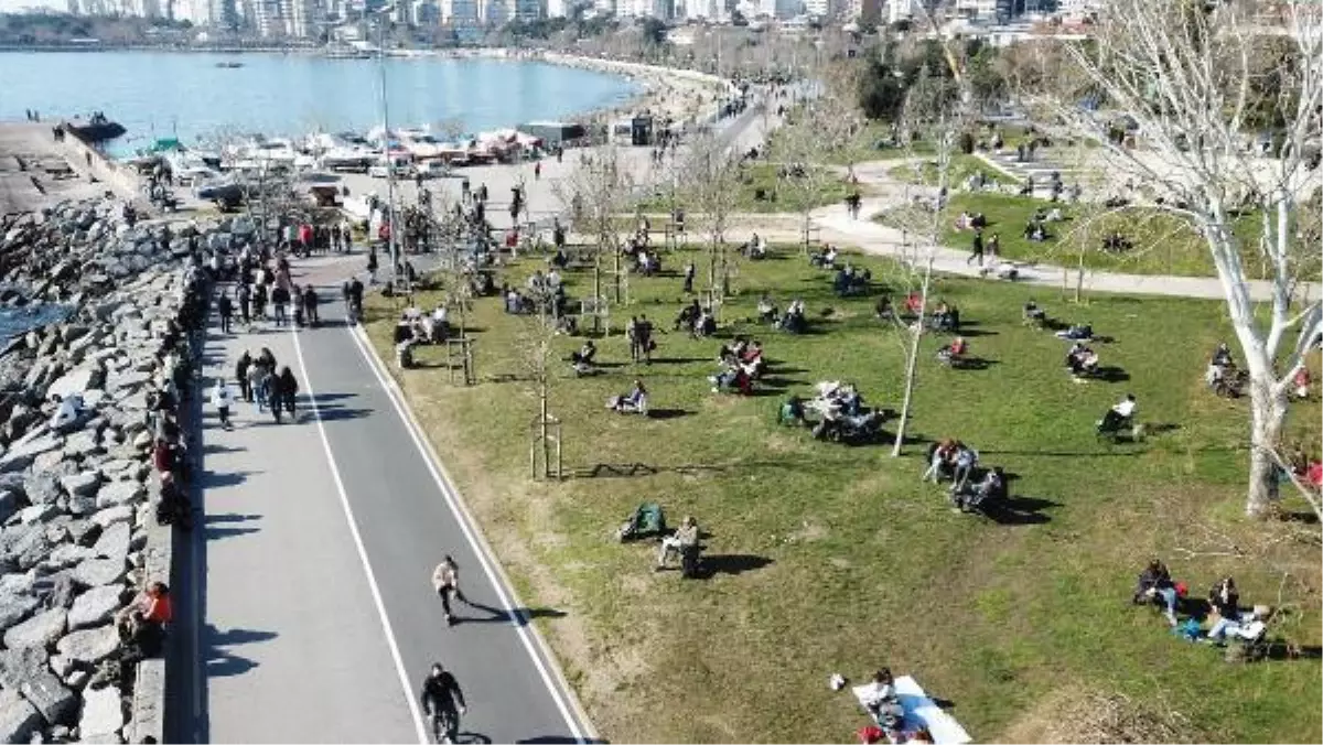 (Havadan fotoğrafla) Caddebostan Sahili\'nde dikkat çeken kalabalık