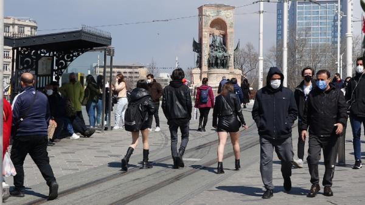 İstiklal Caddesi ve sahillerde yoğunluk