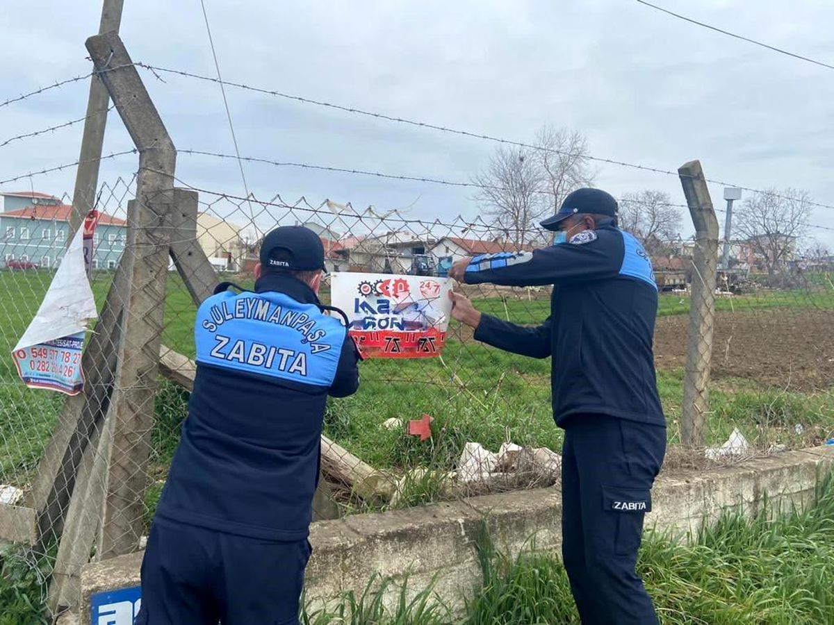 İzinsiz afişler imha ediliyor