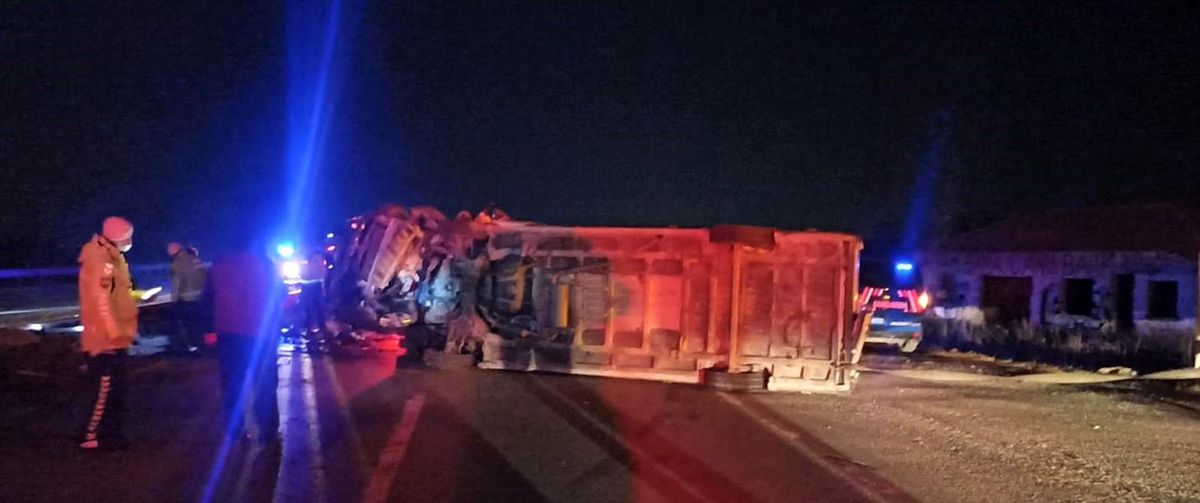 Son dakika haberi... Karacabey\'de trafik kazası: 2 yaralı