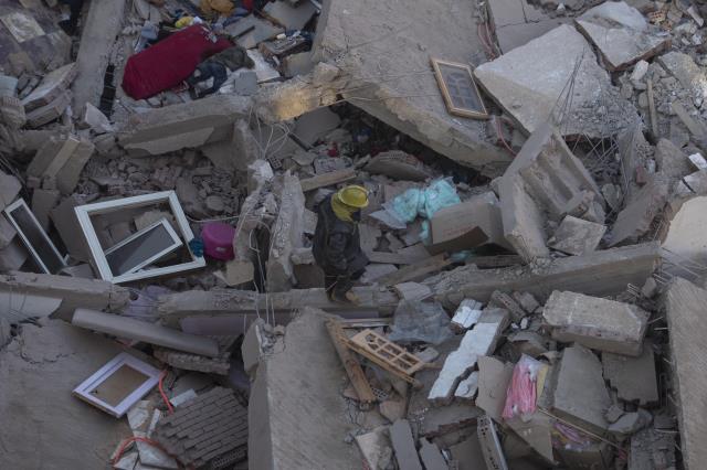 Mısır'da 10 katlı bina çöktü: 8 ölü, 29 yaralı