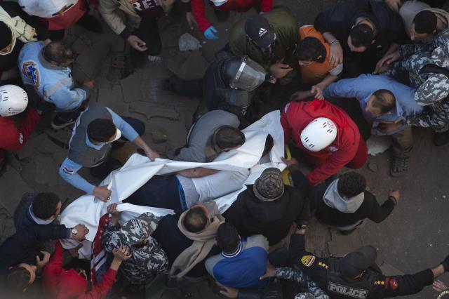 Mısır'da 10 katlı bina çöktü: 8 ölü, 29 yaralı