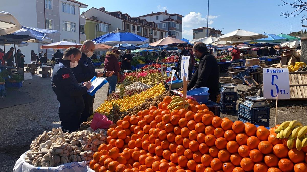 Pazar alanında salgınla mücadele denetimi yapıldı