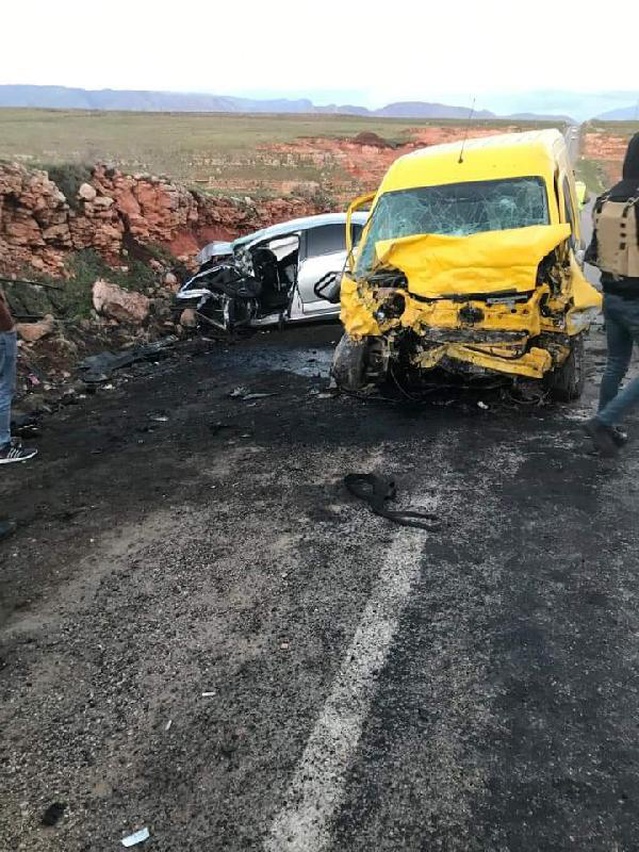 Şırnak'ta otomobil ile hafif ticari araç çarpıştı: 4 ölü, 2 yaralı