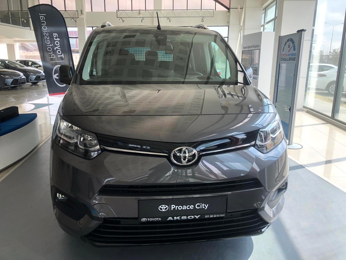 Toyota\'nın yeni hafif ticarisi \'Proace City\' lansman özel fiyatları ile alıcılarını bekliyor