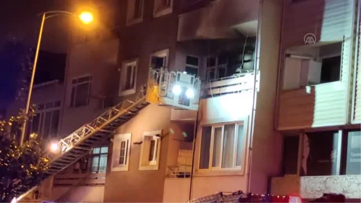 Son dakika haberleri: Üsküdar\'da beş katlı binada çıkan yangında bir kişi ağır yaralandı