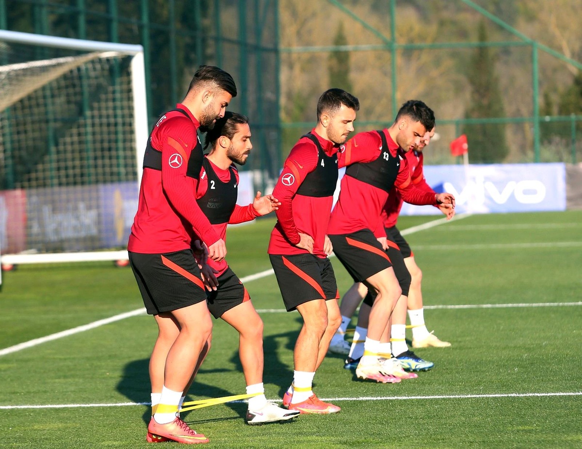 A Milli Futbol Takımı, Letonya maçı hazırlıklarına başladı
