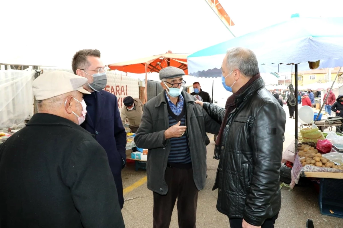 Belediye Başkanı Üçok, semt pazarı ve esnafların kandilini kutladı