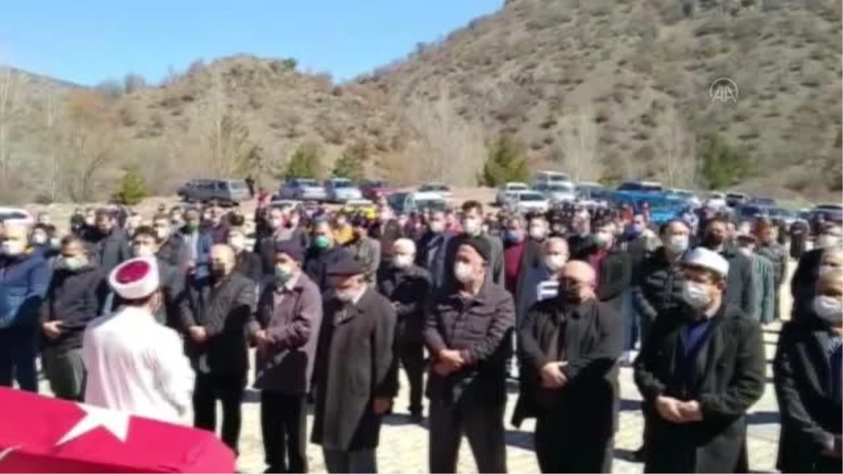 Doğum günü kutlamasında silahla yaralanarak yaşamını yitiren cumhuriyet savcısının cenazesi toprağa verildi
