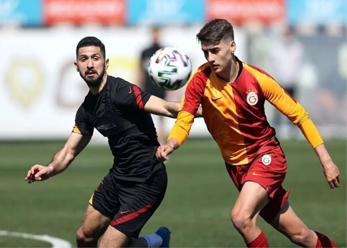 Galatasaray, U19 takımıyla antrenman maçı yaptı