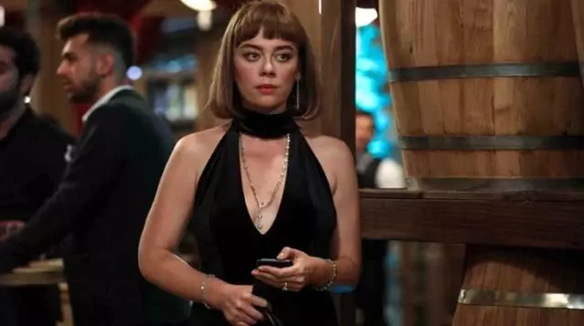 Kuaförde rahatsızlanan Demet Evgar, apar topar hastaneye kaldırıldı Kuaförde rahatsızlanan Demet Evgar, apar topar hastaneye kaldırıldı