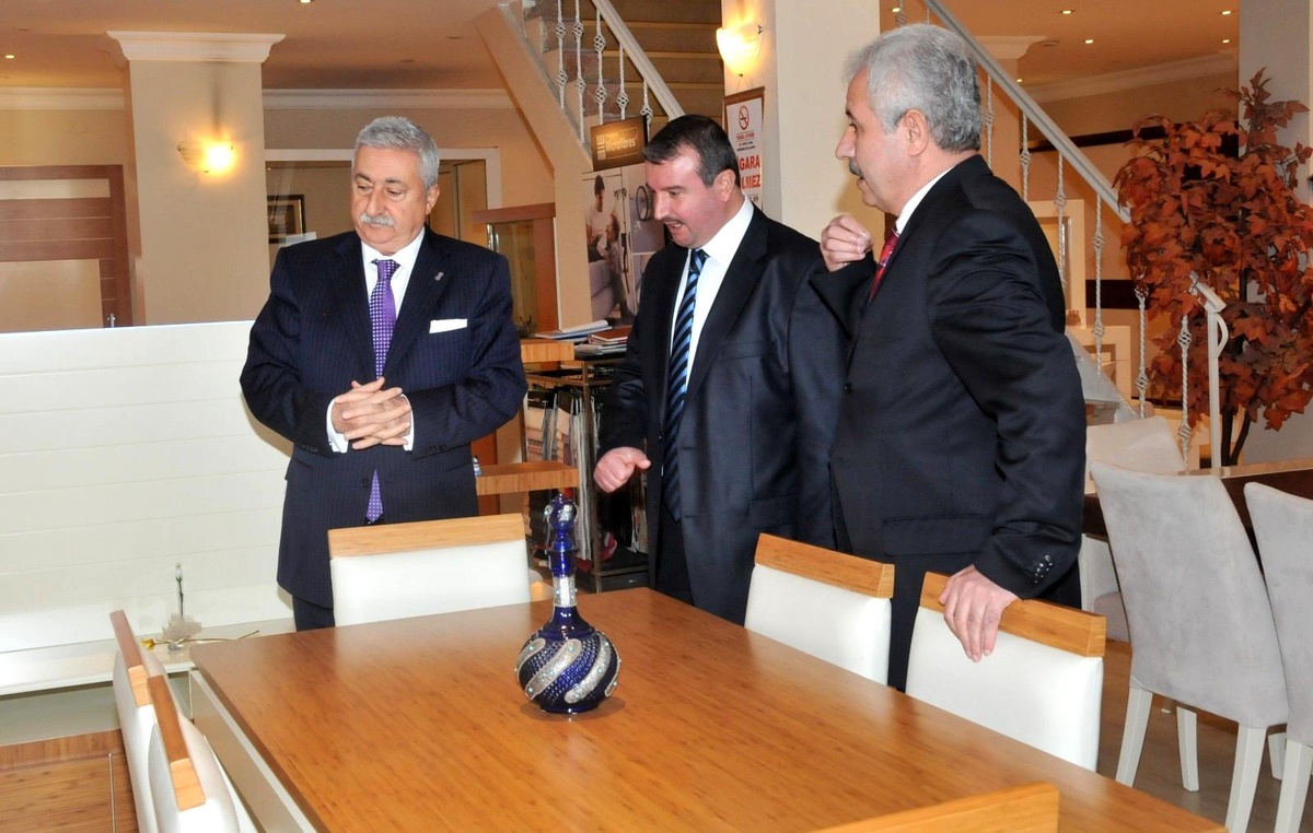 Palandöken, "Gençlerin yuva kurmasının önü açılmalı"