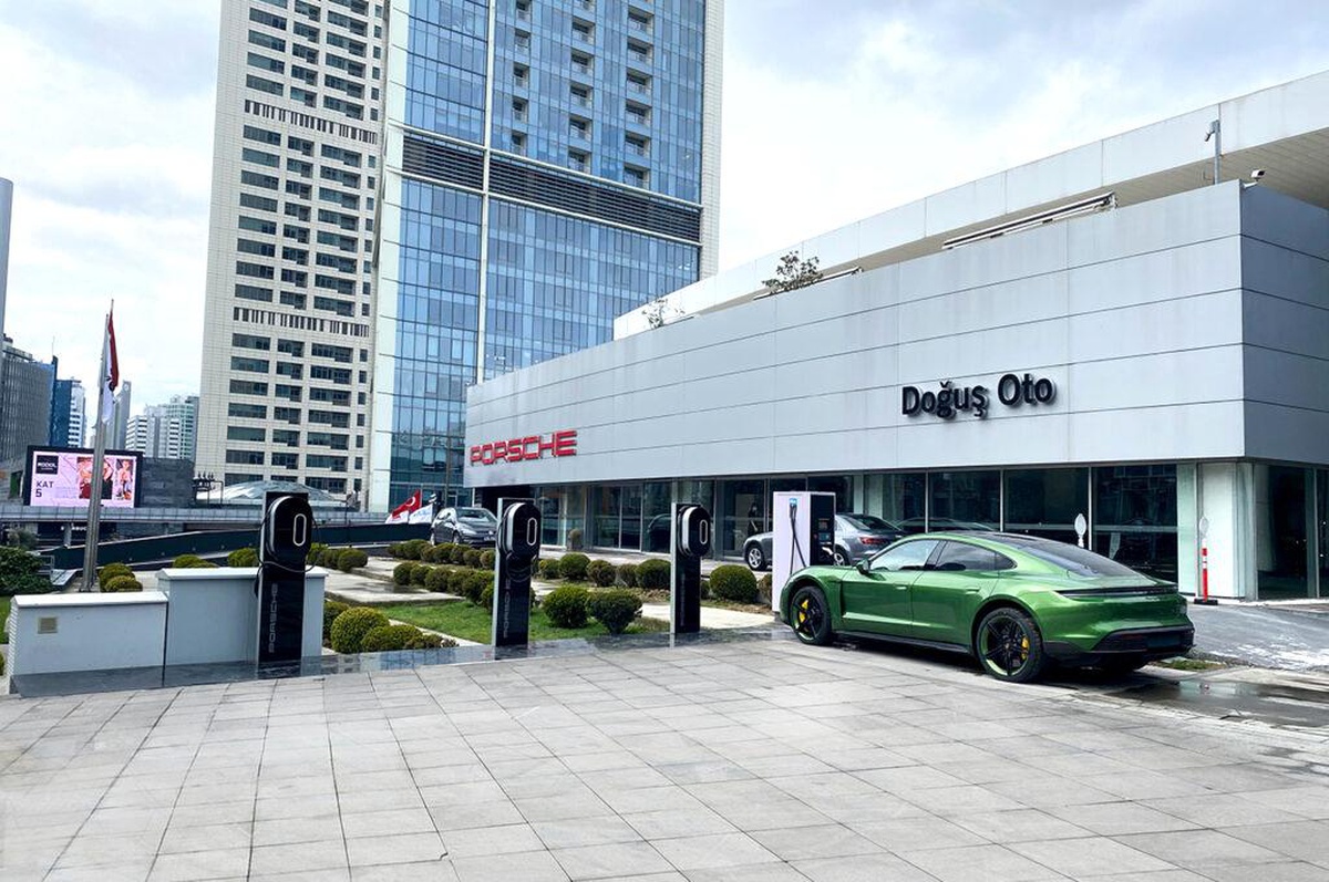 Porsche\'den tüm elektrikli otomobiller için Türkiye\'ye şarj ağı