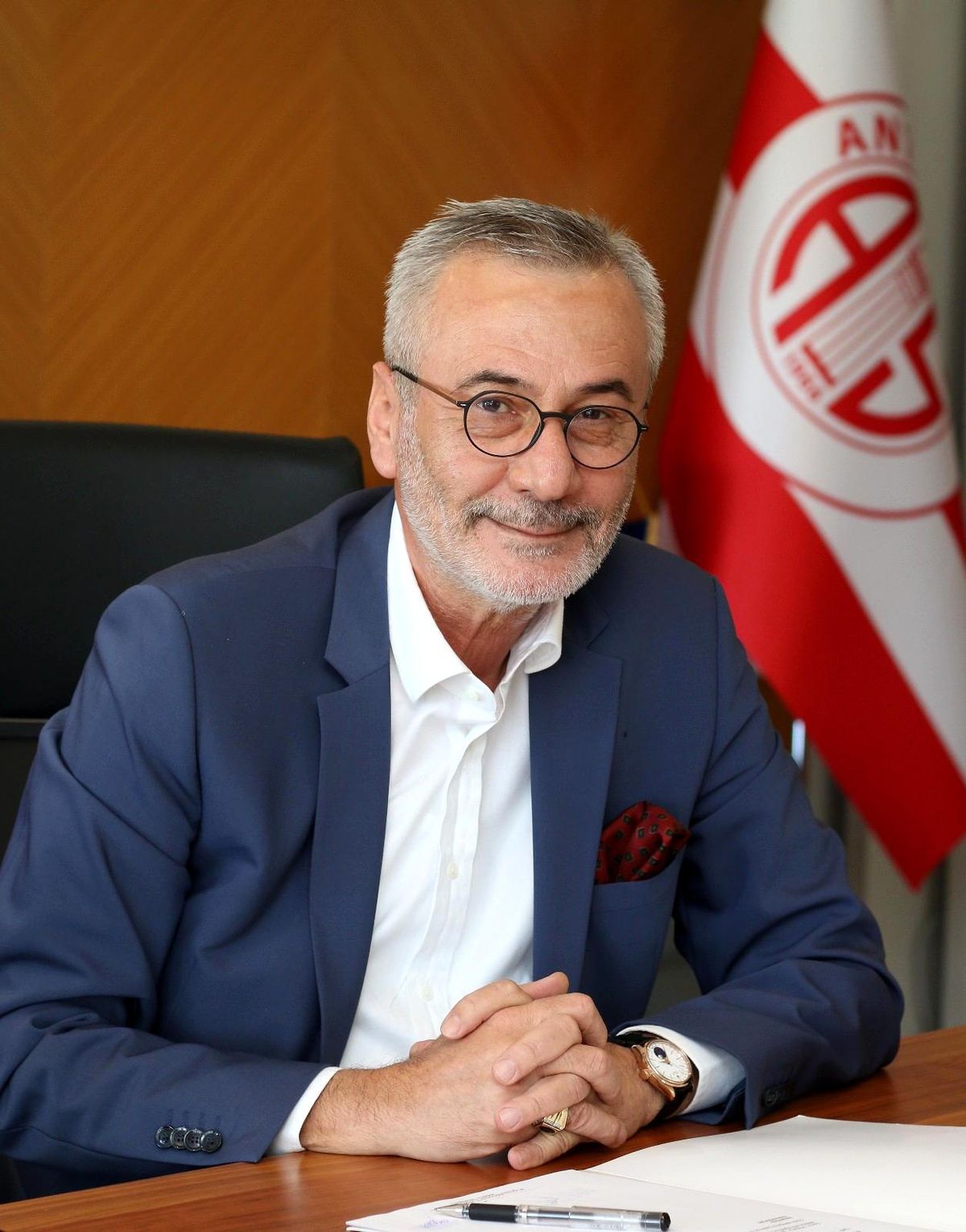 Antalyaspor, kulübe gelir getirmek amacıyla "bayrak kampanyası" başlattı