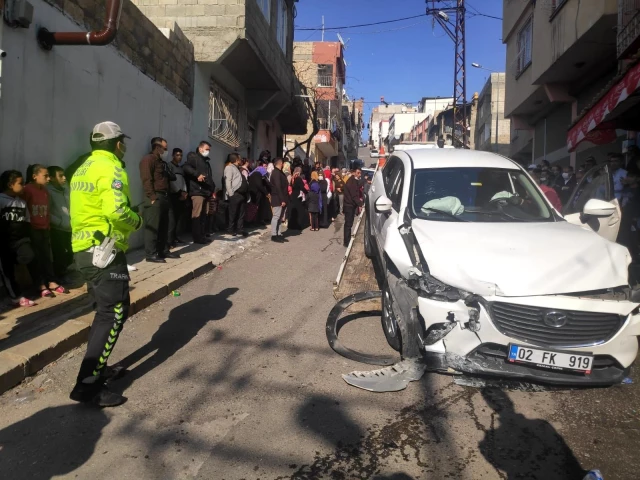 Otomobilin altında kalan 2 yaşındaki çocuk feci şekilde can verdi