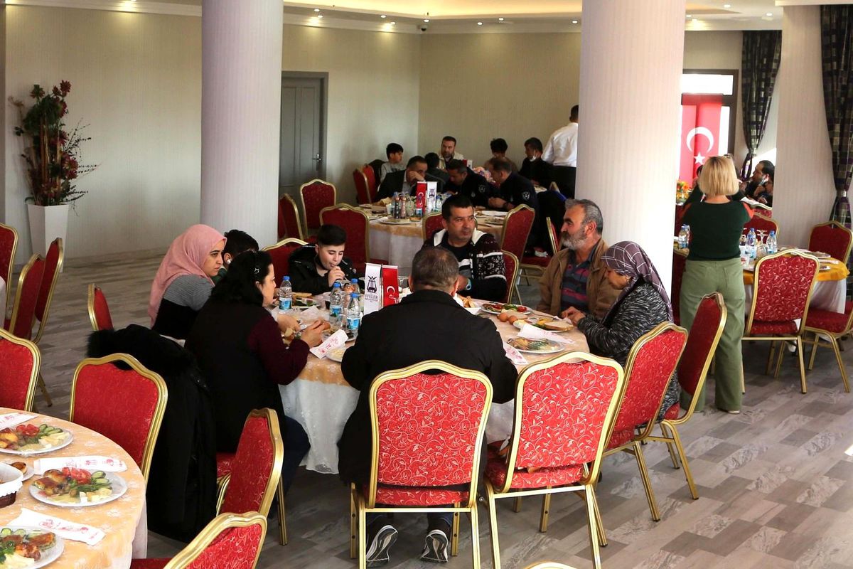 Başkan Atay, apartman görevlileri ile bir araya geldi