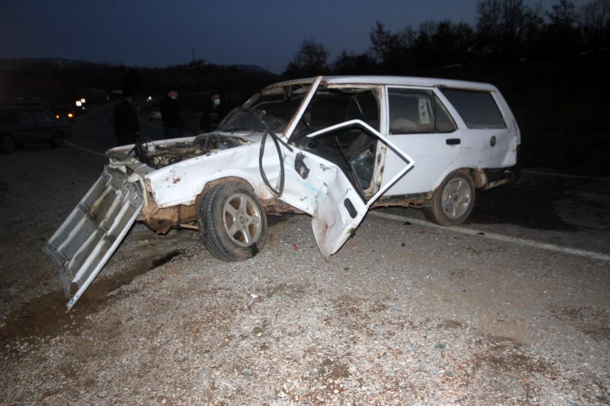 Beyşehir\'de iki otomobil çarpıştı: 2 yaralı