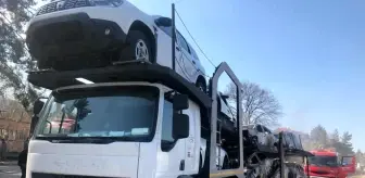 Bucak'ta araç yüklü tır yandı: 7 araç kül oldu