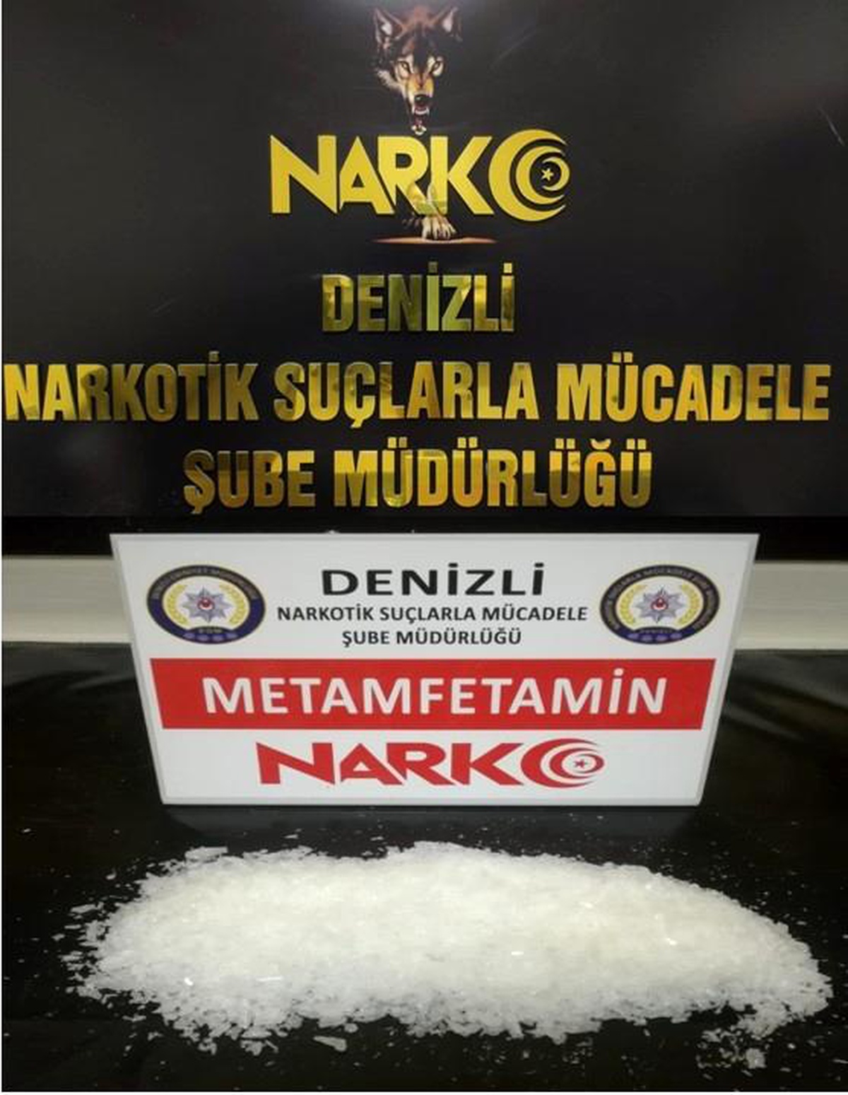 Evlerinin banyo tavanında gizledikleri zehir ile yakalandılar