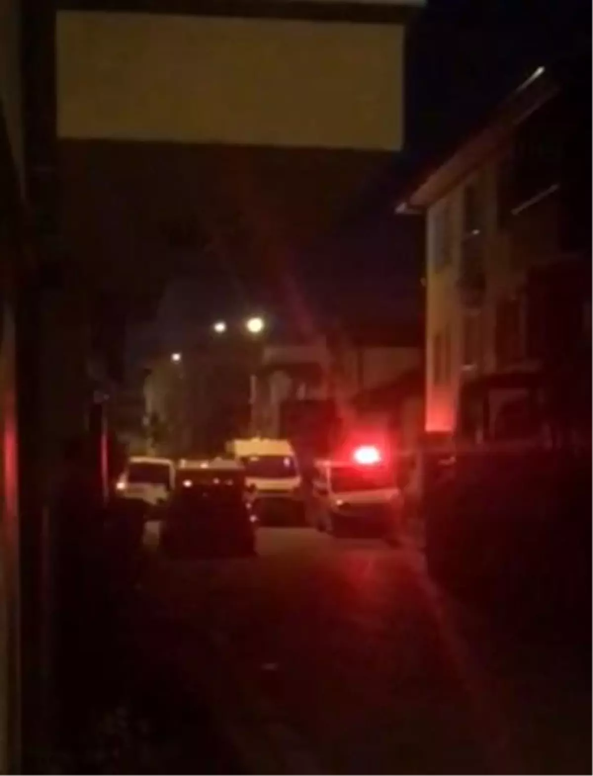 Gece yarısı gelip zile bastı, kapıyı açtıklarında kurşun yağdırdı: 1 yaralı