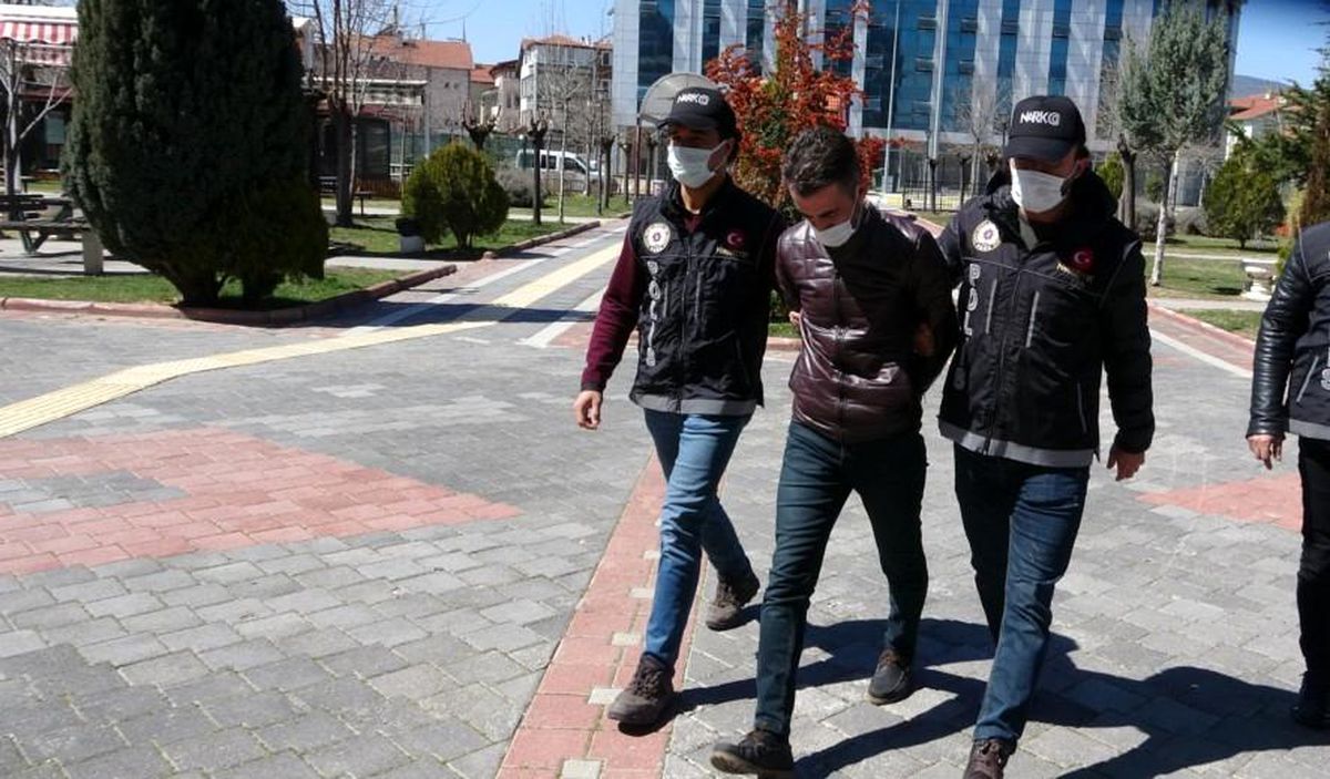 Isparta\'da valiz ve sırt çantasına gizlenmiş 15 kilo 272 gram esrar ele geçirildi