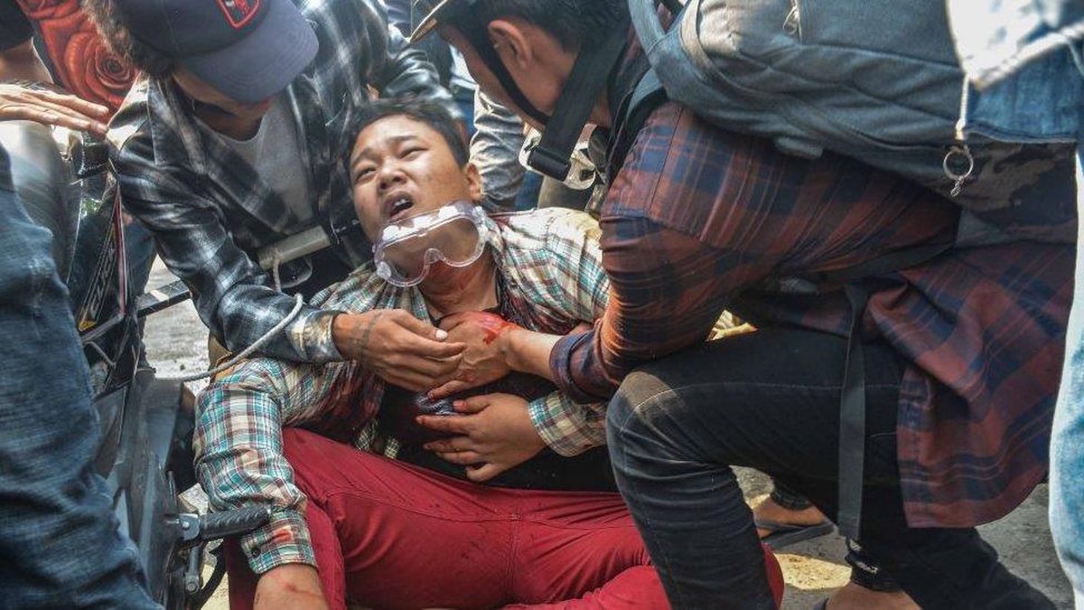 Myanmar\'da darbe karşıtı eylemlere müdahale edildi, en az 16 protestocu öldürüldü