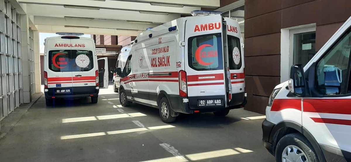 Otomobil ile motosiklet çarpıştı: 2 yaralı