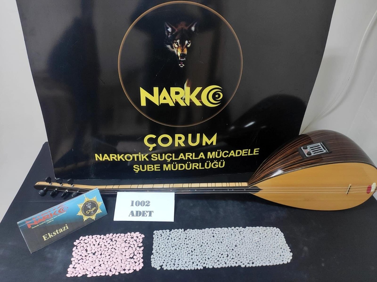 "Saz"lı uyuşturucu sevkiyatı narkotimlere katıldı