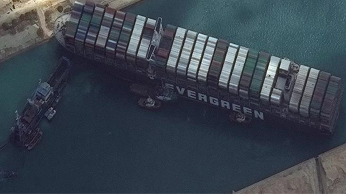 Son dakika! Süveyş Kanalı\'nı tıkayarak dünya ticaretine ağır darbe vuran Ever Given gemisi çalışmaların 7. gününde kurtarıldı