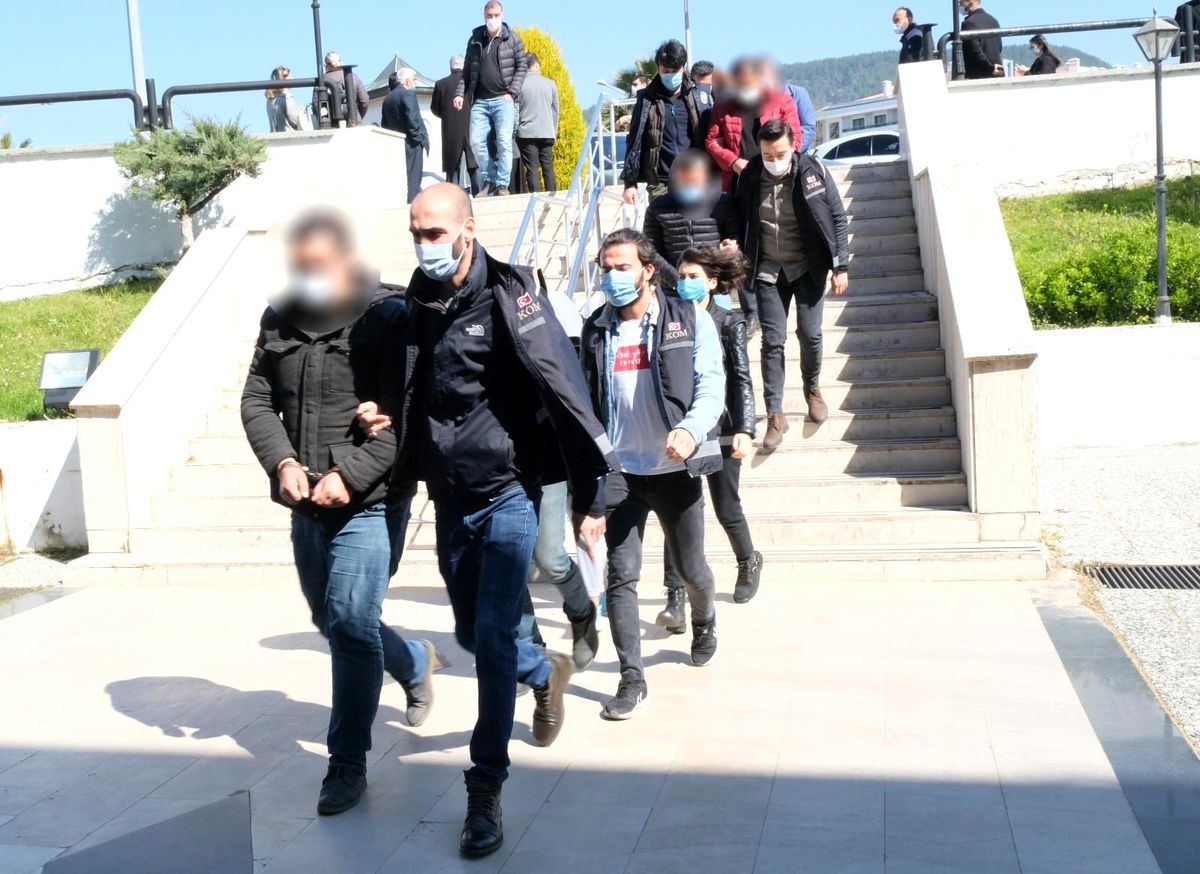 Tefecilik operasyonunda gözaltına alınan 6 şüpheli adliyeye sevk edildi