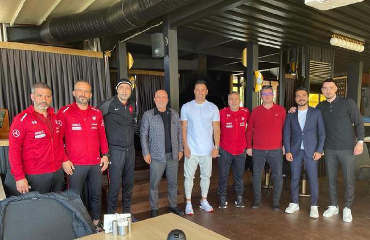 Ümit Milli Futbol Takımı teknik ekibinden Alanyaspor\'a ziyaret