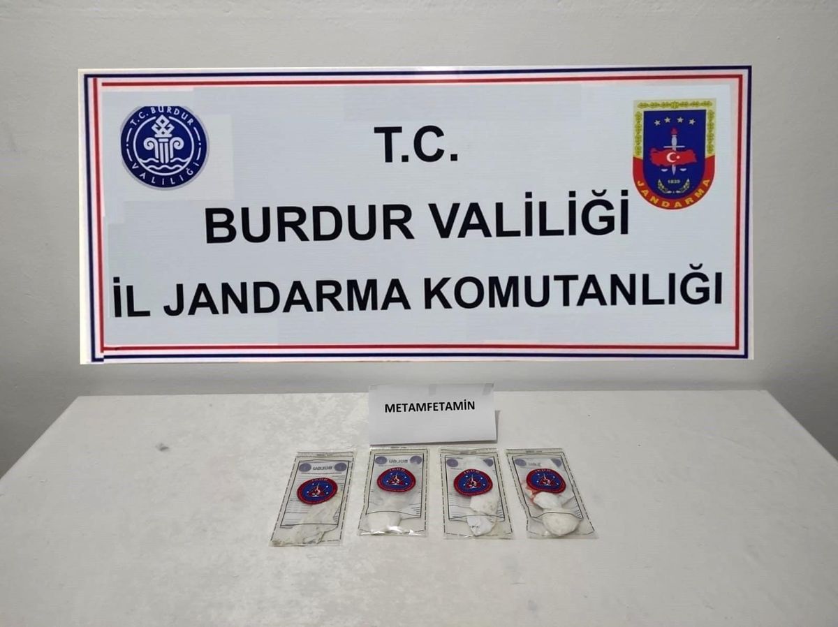Uyuşturucuyu araçtan atması yakalanmasına engel olmadı