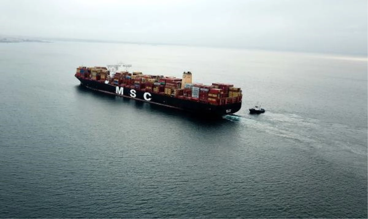 /yeniden/ Ambarlı Limanı\'nda iskeleye çarpan dev konteyner gemisi havadan görüntülendi; Ever Given ile aynı boyda....