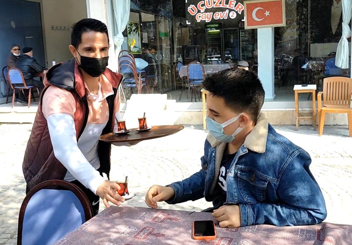 130 gün sonra kıraathaneler açıldı, çaylar demlendi