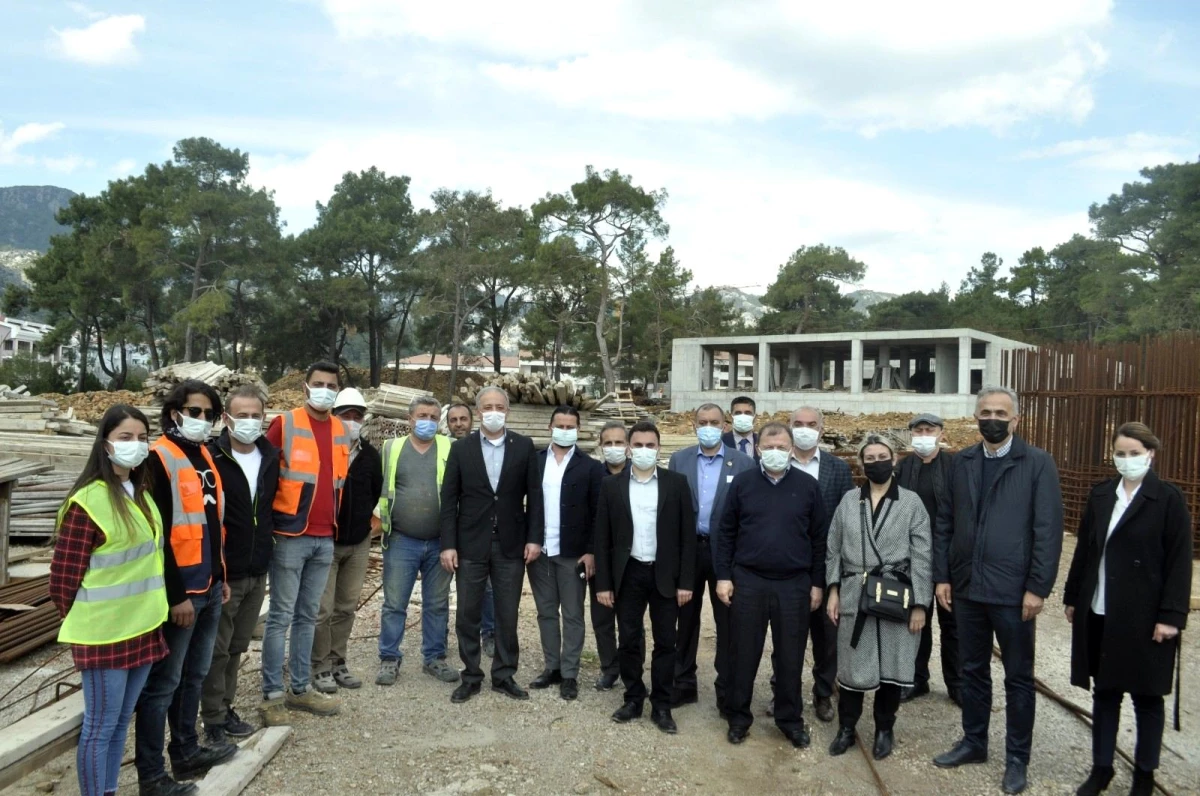 AK Parti İl Yönetimi hastane inşaatında incelemelerde bulundu